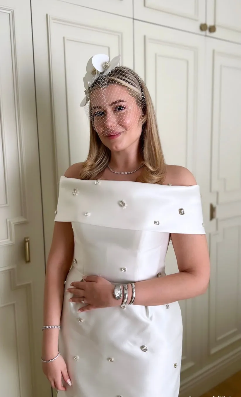 𝐆𝐈𝐒𝐄𝐋𝐋𝐄 Low Shoulder Embroidered Mikado Evening Dress T56743