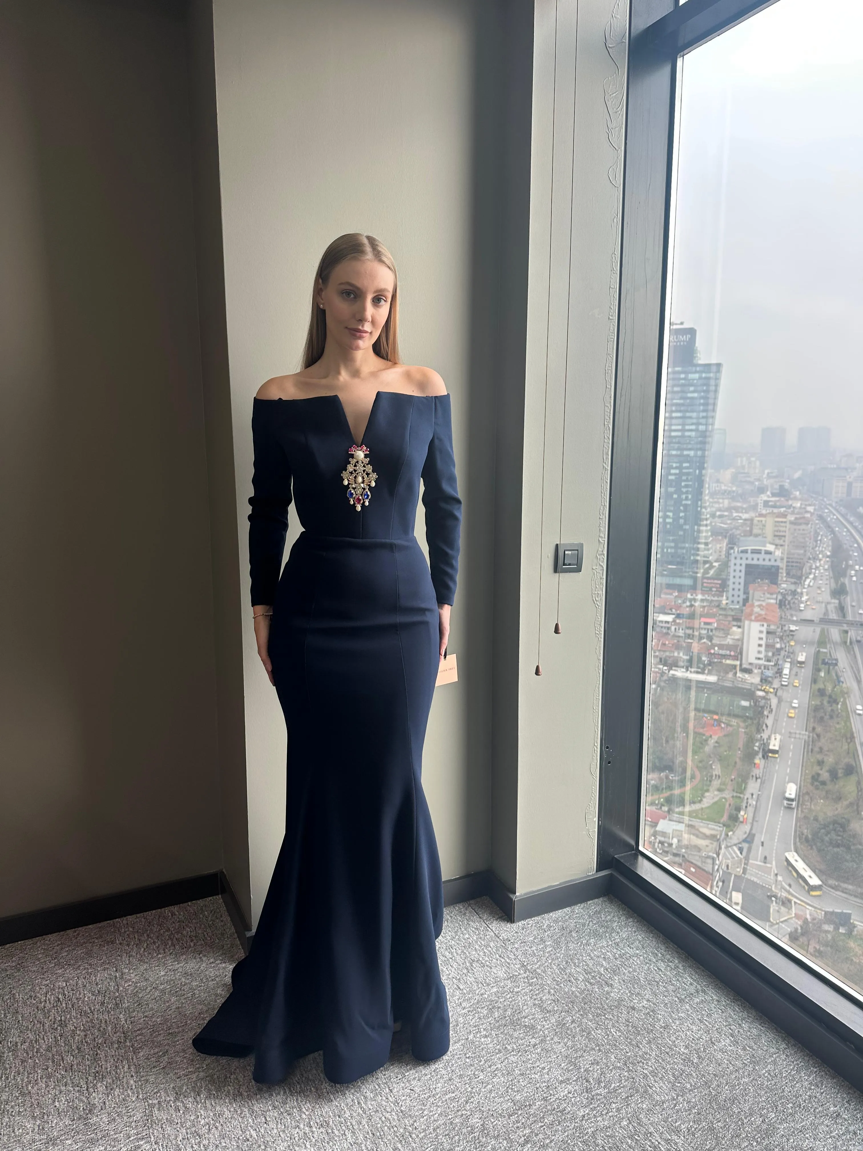 𝐌𝐄𝐋𝐎𝐍𝐈 Stone Accessory Off Shoulder Long Sleeve Fish Cut Crepe Long Evening Dress-T56732