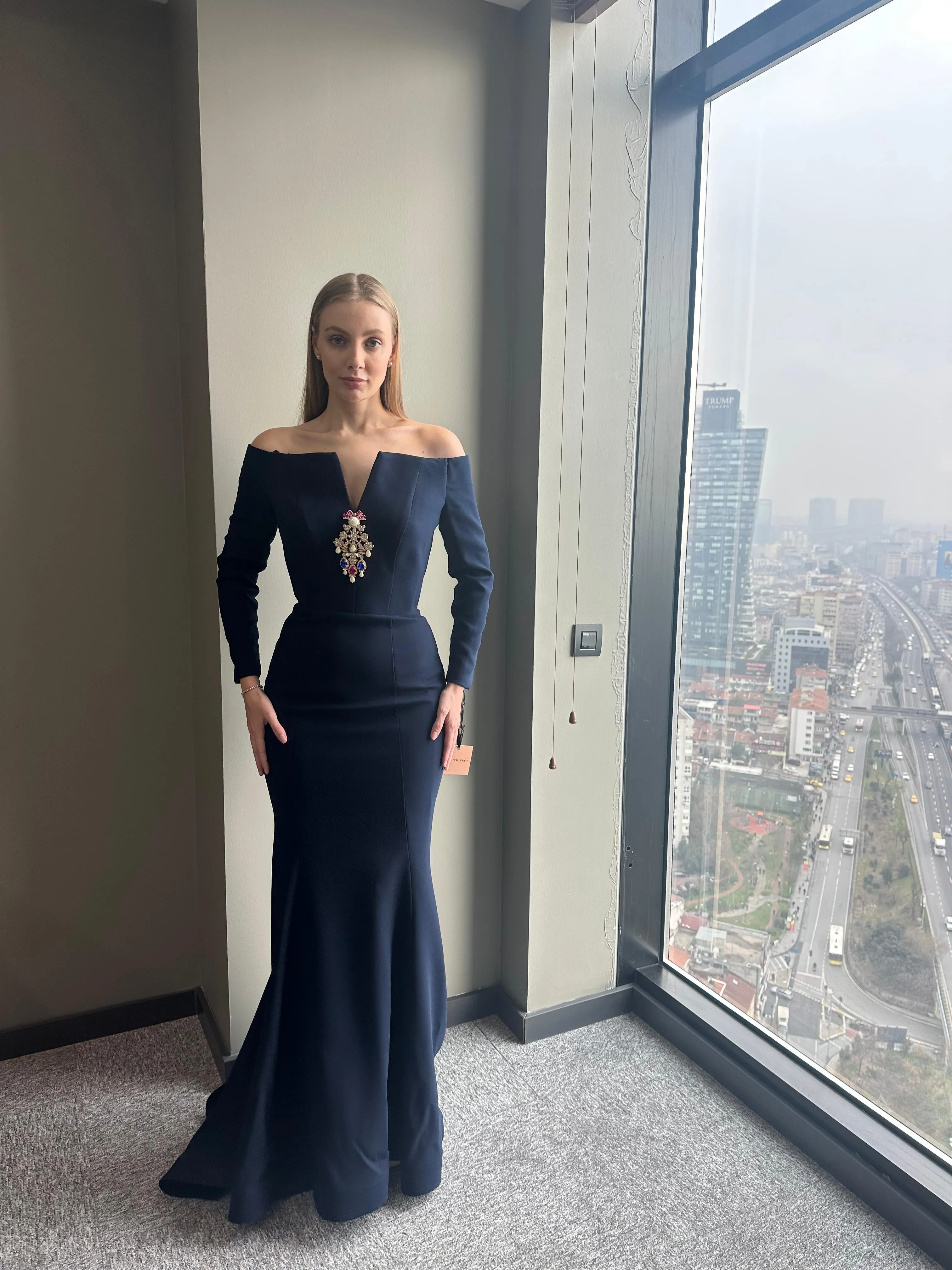 𝐌𝐄𝐋𝐎𝐍𝐈 Stone Accessory Off Shoulder Long Sleeve Fish Cut Crepe Long Evening Dress-T56732