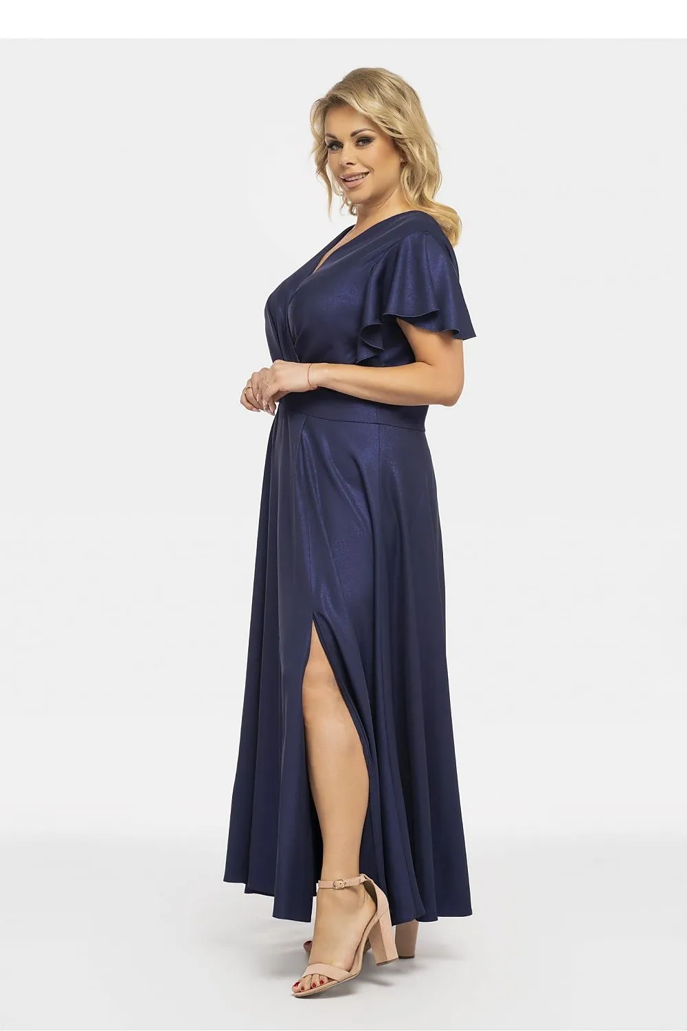 Elegance Redefined: The Aksena Dress - A Flared, Flawless Fit for Every Occasion