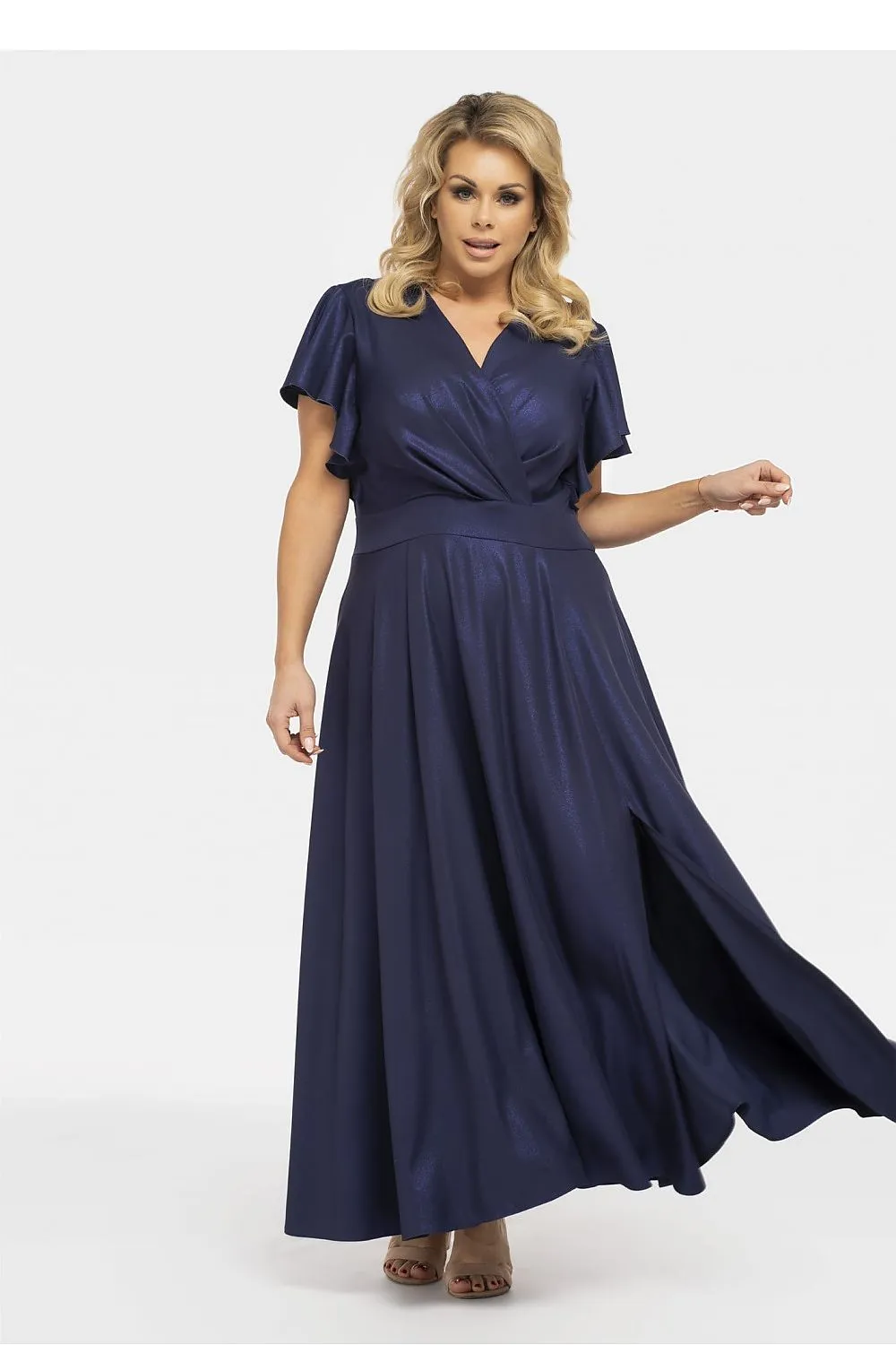 Elegance Redefined: The Aksena Dress - A Flared, Flawless Fit for Every Occasion