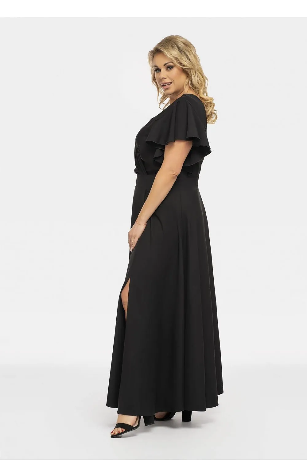 Elegance Redefined: The Aksena Dress - A Flared, Flawless Fit for Every Occasion