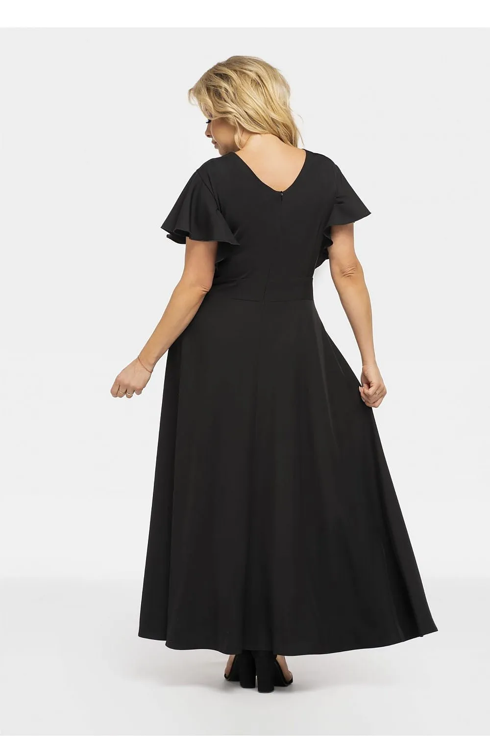 Elegance Redefined: The Aksena Dress - A Flared, Flawless Fit for Every Occasion