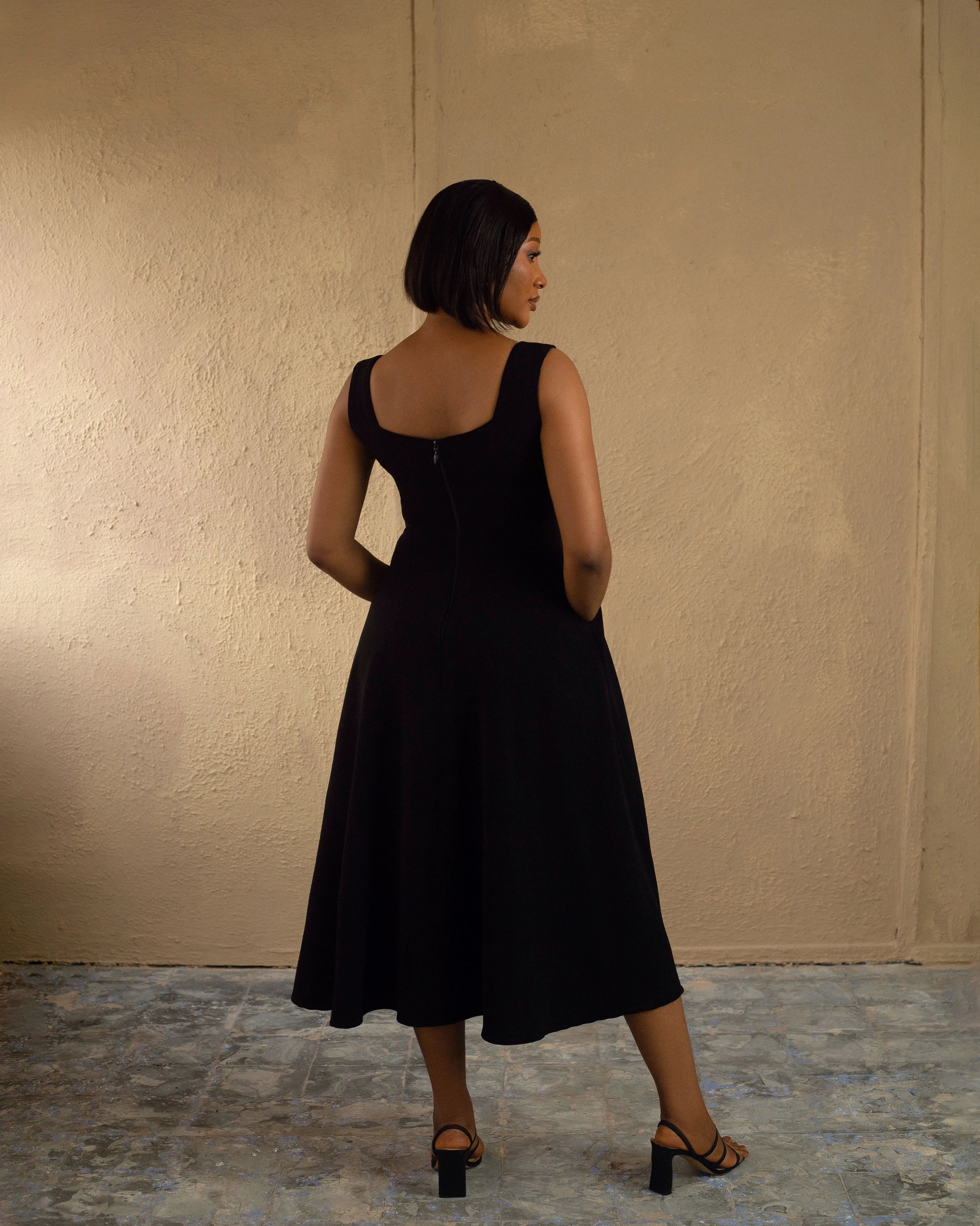 Essential Square Neck Flared Sleeveless Midi Dress Black