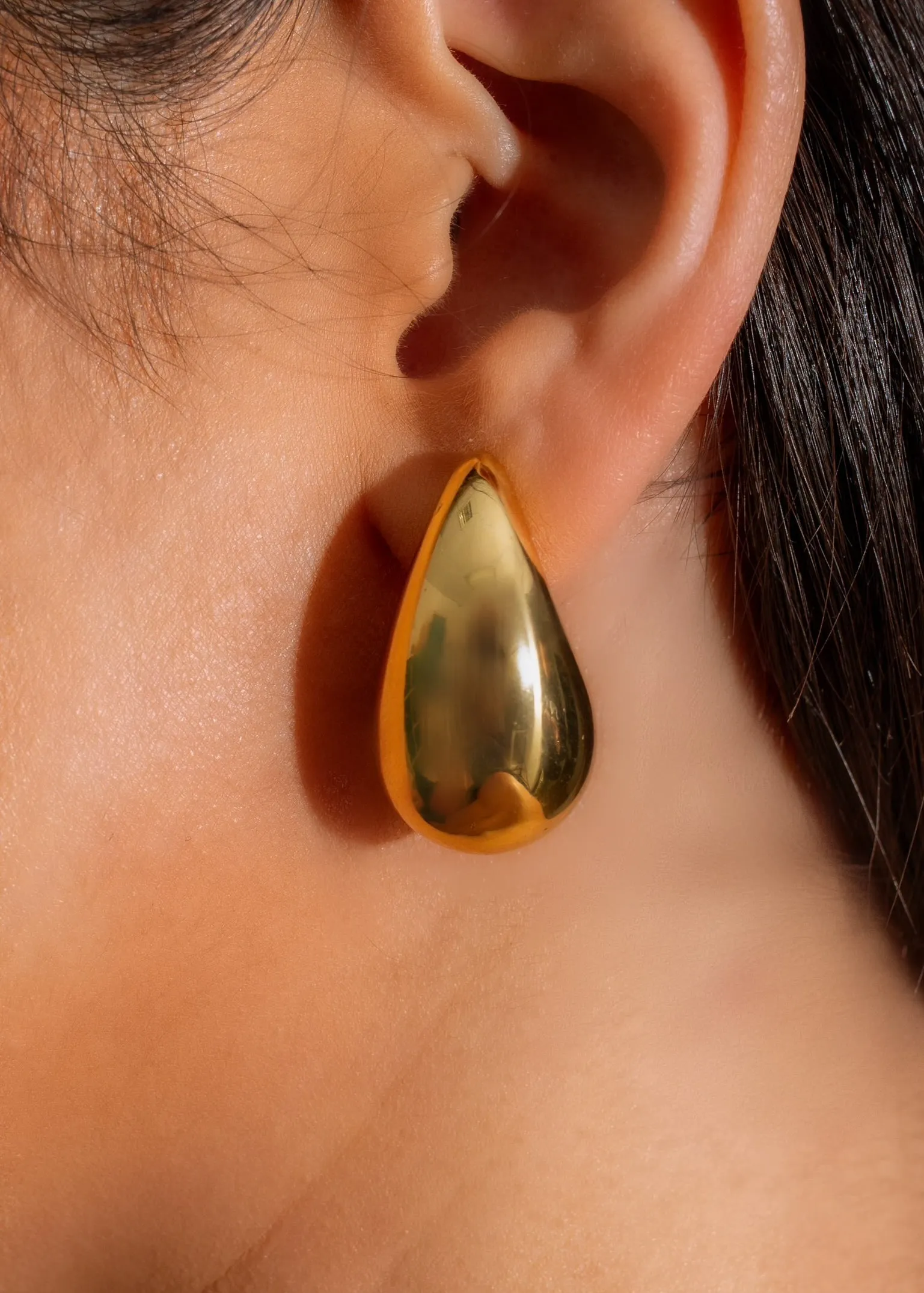 Glamorous Night Earrings Gold