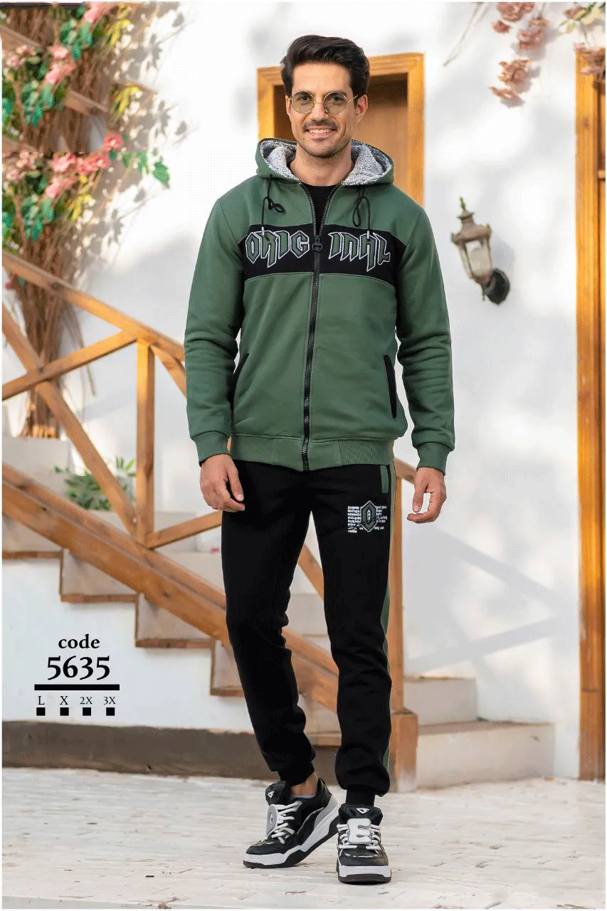 Stylish two-piece sportswear